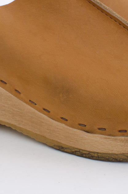 BEIGE PLATFORM SLIDES