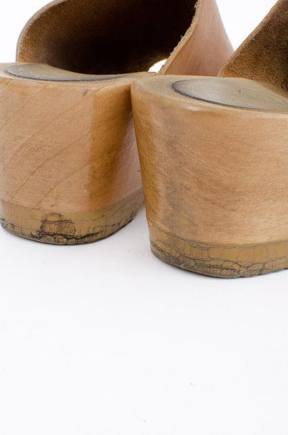 BEIGE PLATFORM SLIDES
