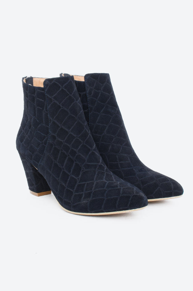 EMBOSSED BOOT