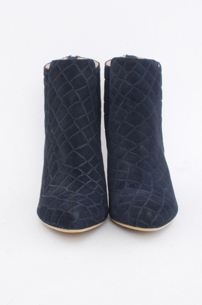 EMBOSSED BOOT