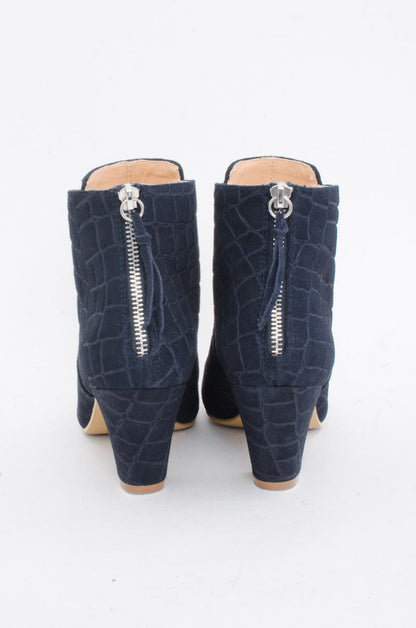 EMBOSSED BOOT