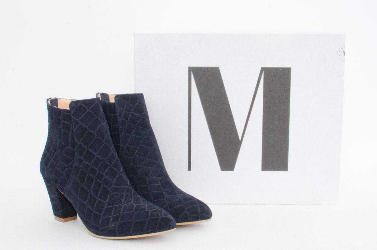 EMBOSSED BOOT
