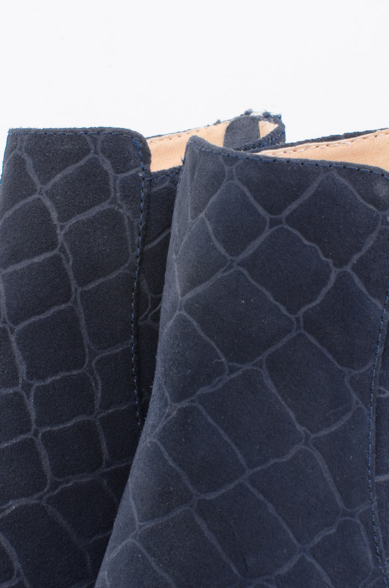 EMBOSSED BOOT