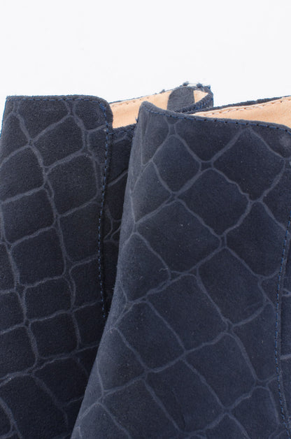 EMBOSSED BOOT