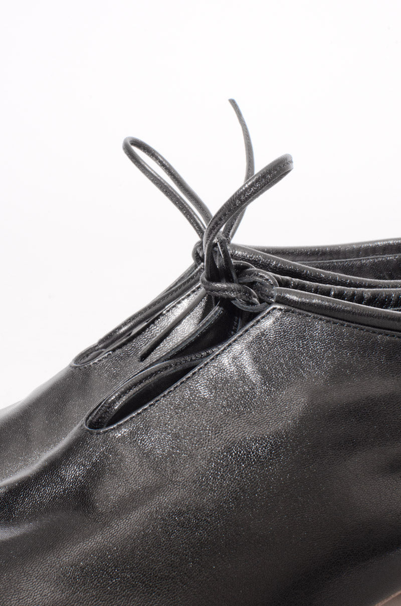 GLOVE BOOTIES WITH TAGS