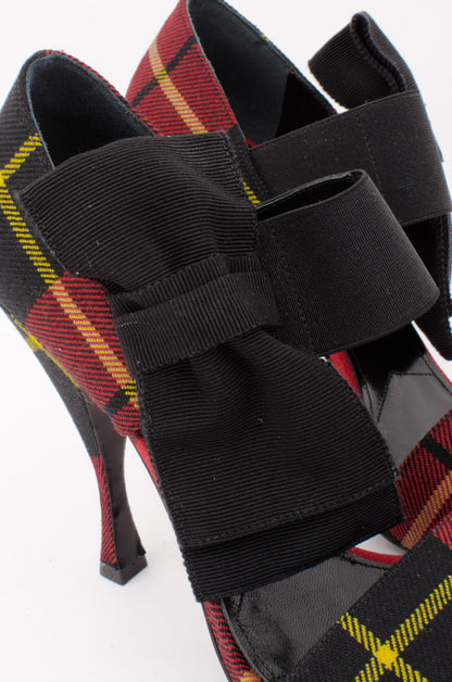 TARTAIN BOW PUMP WITH TAGS