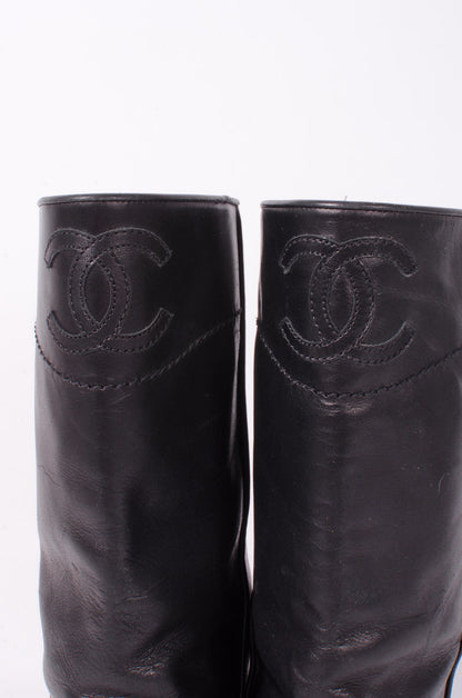 ANKLE BOOTIES