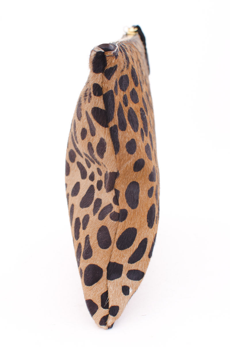 FLAT LEOPARD CLUTCH