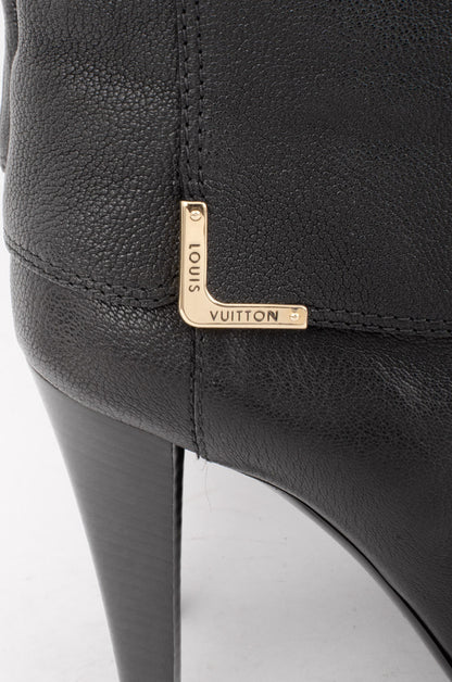 QUEEN KNEE HIGH BOOT WITH TAGS