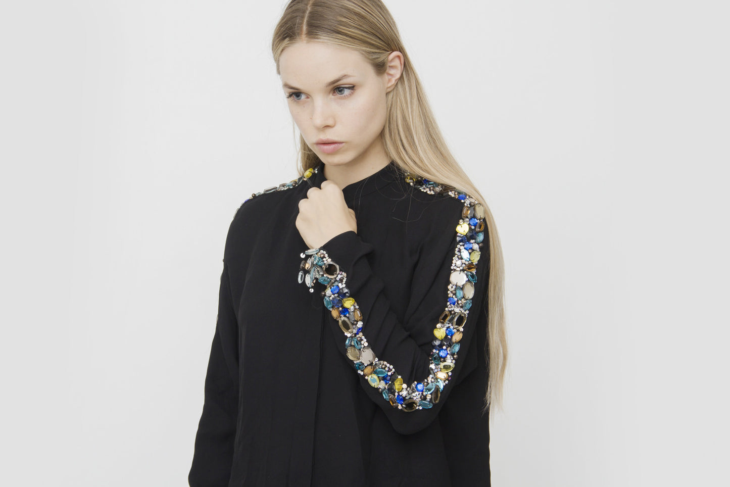 EMBELLISHED SLEEVE TOP