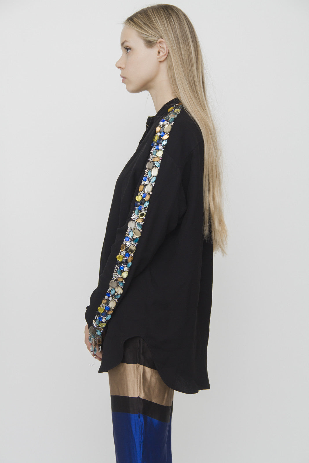 EMBELLISHED SLEEVE TOP
