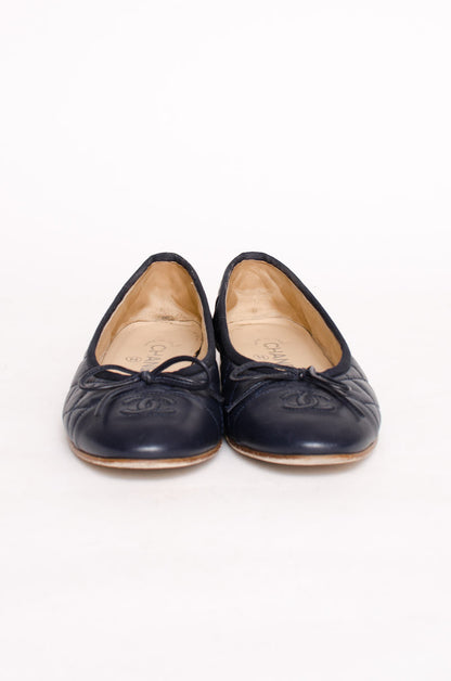 NAVY QUILTED FLATS