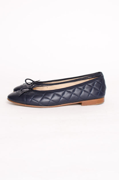 NAVY QUILTED FLATS
