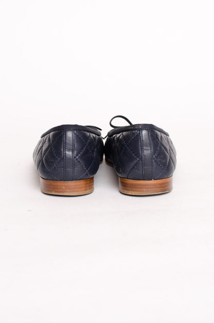 NAVY QUILTED FLATS