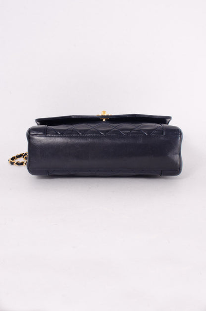 VINTAGE NAVY CHAIN PURSE