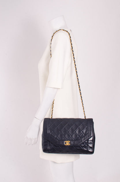 VINTAGE NAVY CHAIN PURSE