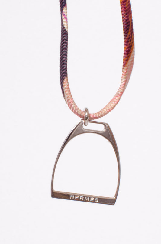 PENDANT NECKLACE
