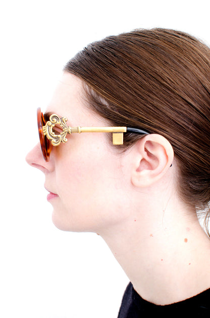 VINTAGE KEY FRAME SUNGLASSES