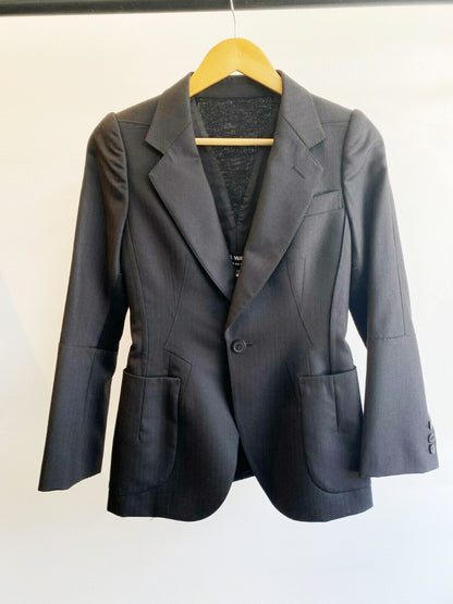 TAILORED BLACK BLAZER