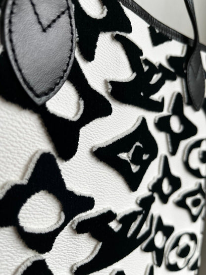 URS FISCHER TUFTED VELVET MM NEVERFULL