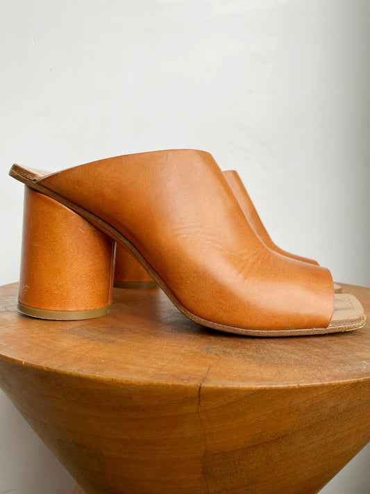 CAMEL TABI HEEL